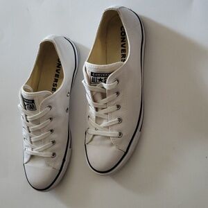 Converse Chuck Taylor All Star Sneakers. White Womens Size 8. EUC